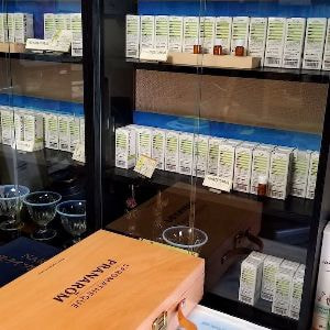 みなみの香草屋店内3