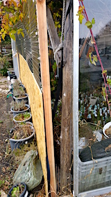 20151210山の作業小屋隙間