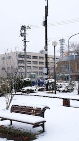 20191204速歩途中の公園から望んだ駐車場の除雪風景