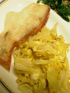 20100331キンカスの焼き魚とタマネギのタマゴ炒め
