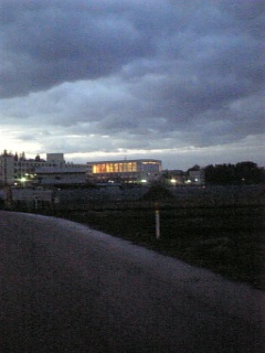 20101116体育館の灯