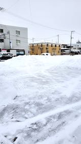 20210203外の様子朝お店向かいの駐車場雪寄せ後1