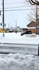 20210203外の様子昼過ぎ歩道と東大通り2