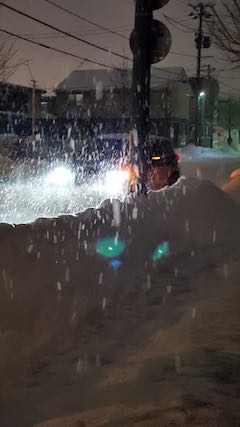 20210203外の様子夜のはじめ頃歩道と東大通り6