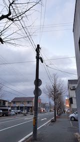 20210306外の様子夕方歩道と東大通り3