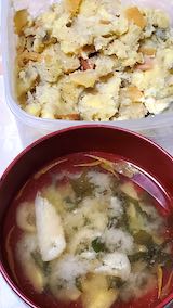 20210306晩ご飯油揚げとワカメと新タマネギの味噌汁