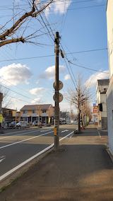 20210408外の様子夕方歩道と東大通り