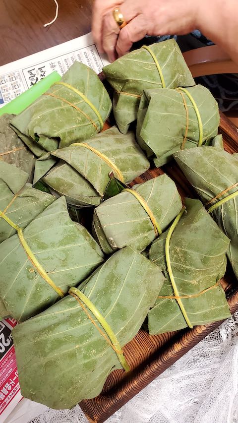 20210620ホオの葉のきな粉おにぎり