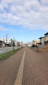 20220417速歩へ向かう途中の広い歩道と西の空