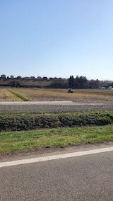 20220417山へ向かう途中の田んぼと空1