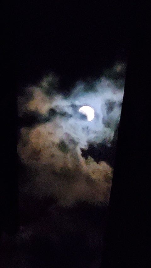 202211083