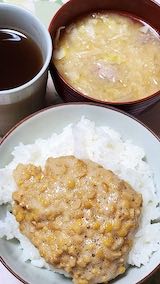 20230115晩ご飯納豆ご飯ハクサイと油揚げのみそ汁