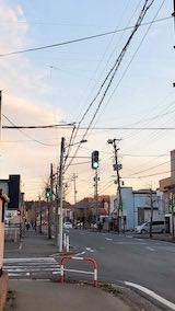 20230315外の様子夕方歩道と東大通り1