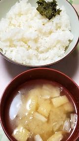 20230315晩ご飯みそ汁とばっけみそご飯