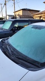 20230330速歩へ向かう途中車の屋根に霜が